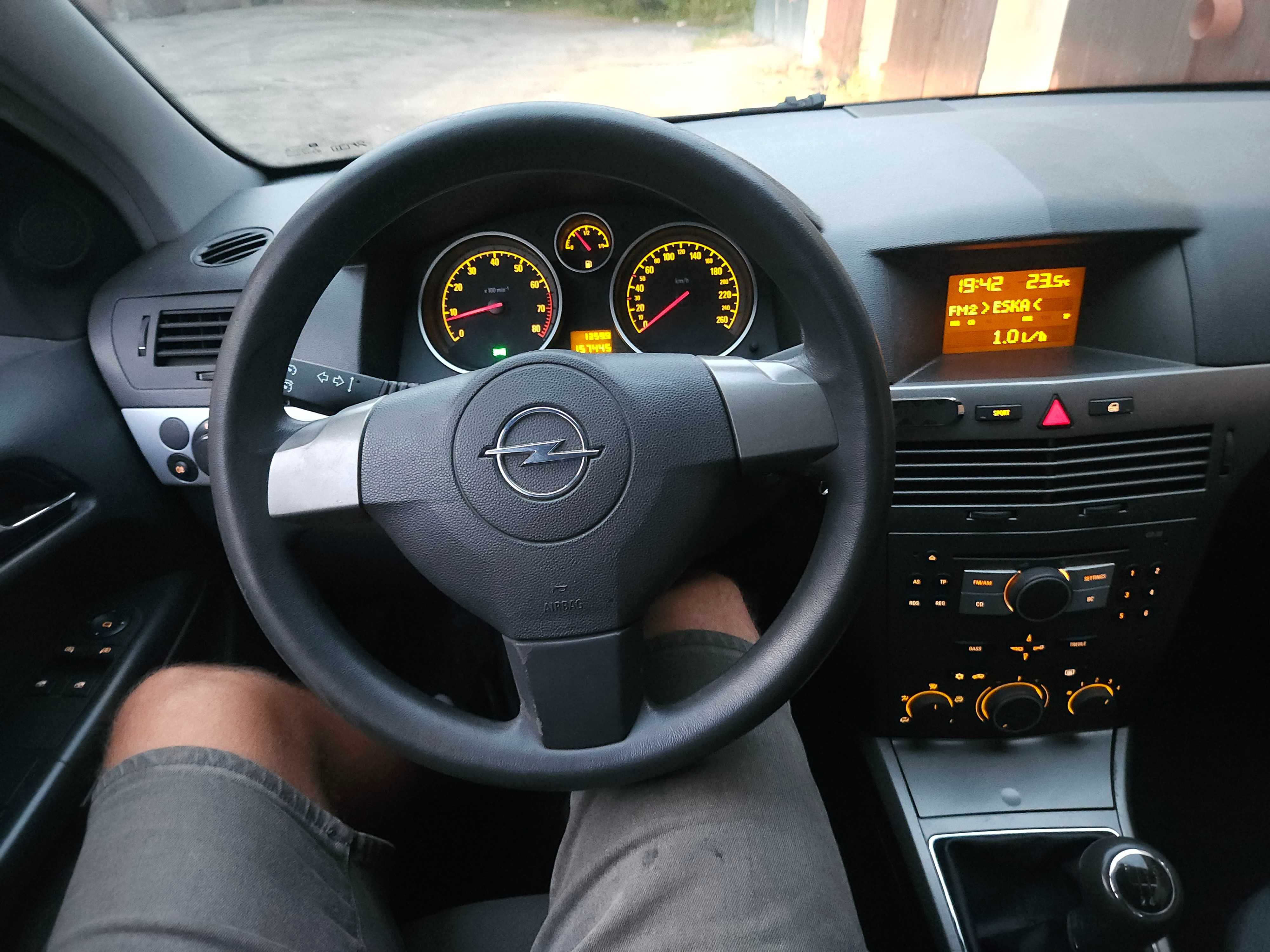 Opel Astra H GTC 1.8 125 KM maly przebieg