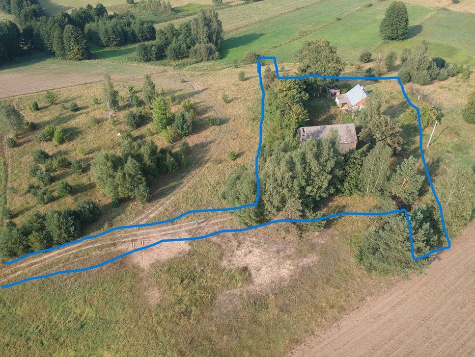 Siedlisko  5130 m2   wraz  z  zabudowaniami , prąd  i studnia