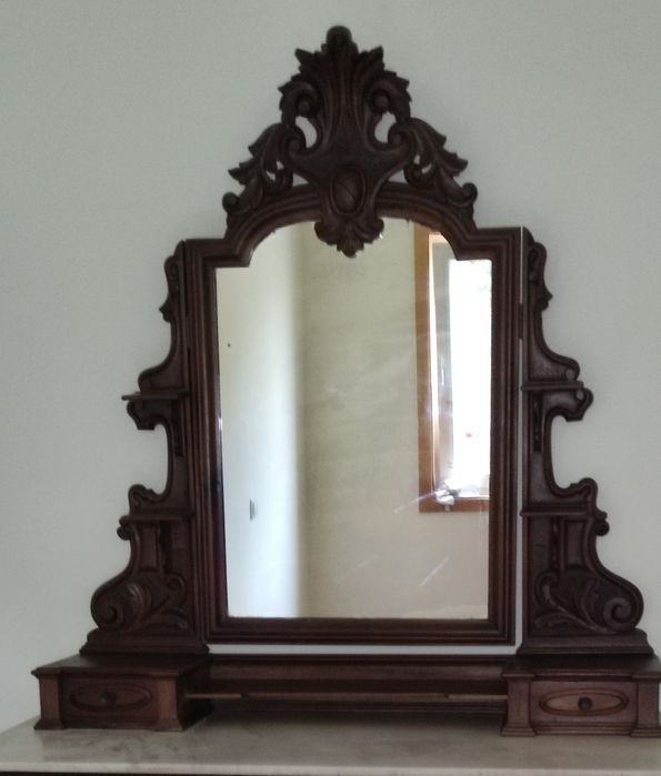 Cómoda antiga com pedra mármore e alçado com espelho