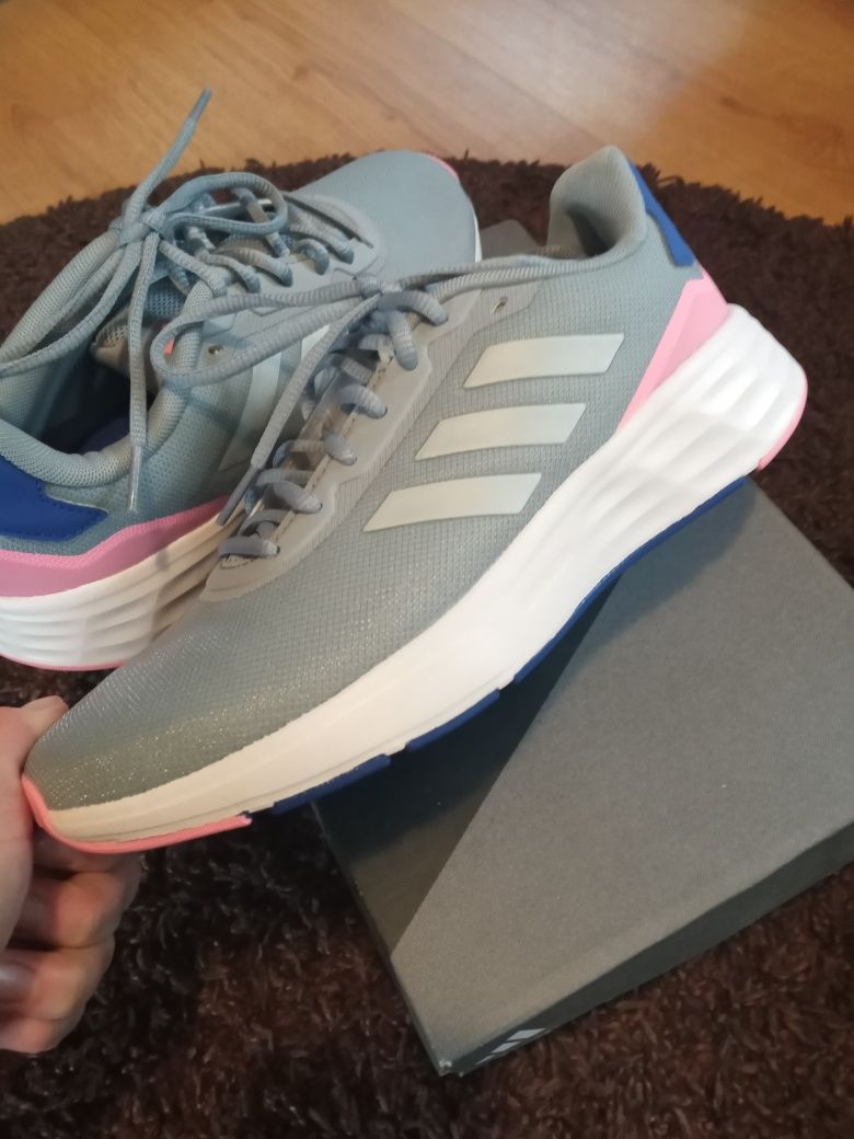 Nowe buty sportowe Adidas