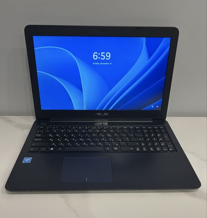 Ноутбук Asus VivoBook E502NA