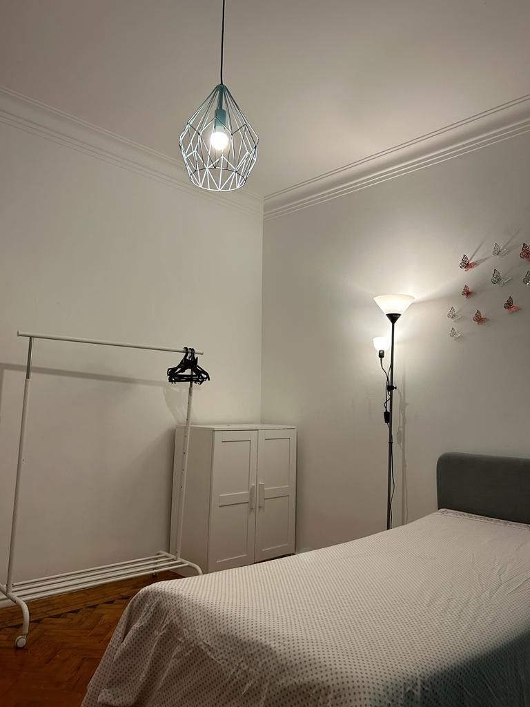 Quarto para senhora em algés