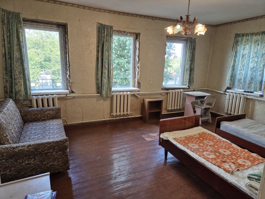 Продаж будинку по вулиці Миру