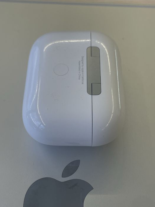 Продам кейс AirPods pro 2 оригінал без навушників