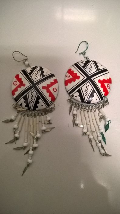 Brincos Étnicos compridos branco vermelho e preto