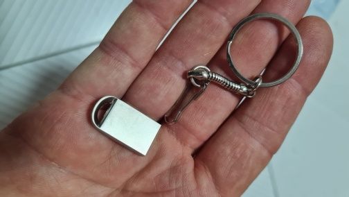 Mini Pen USB JASTER. USB 2.0 - 64 GB Metal em formato de Chaveiro
