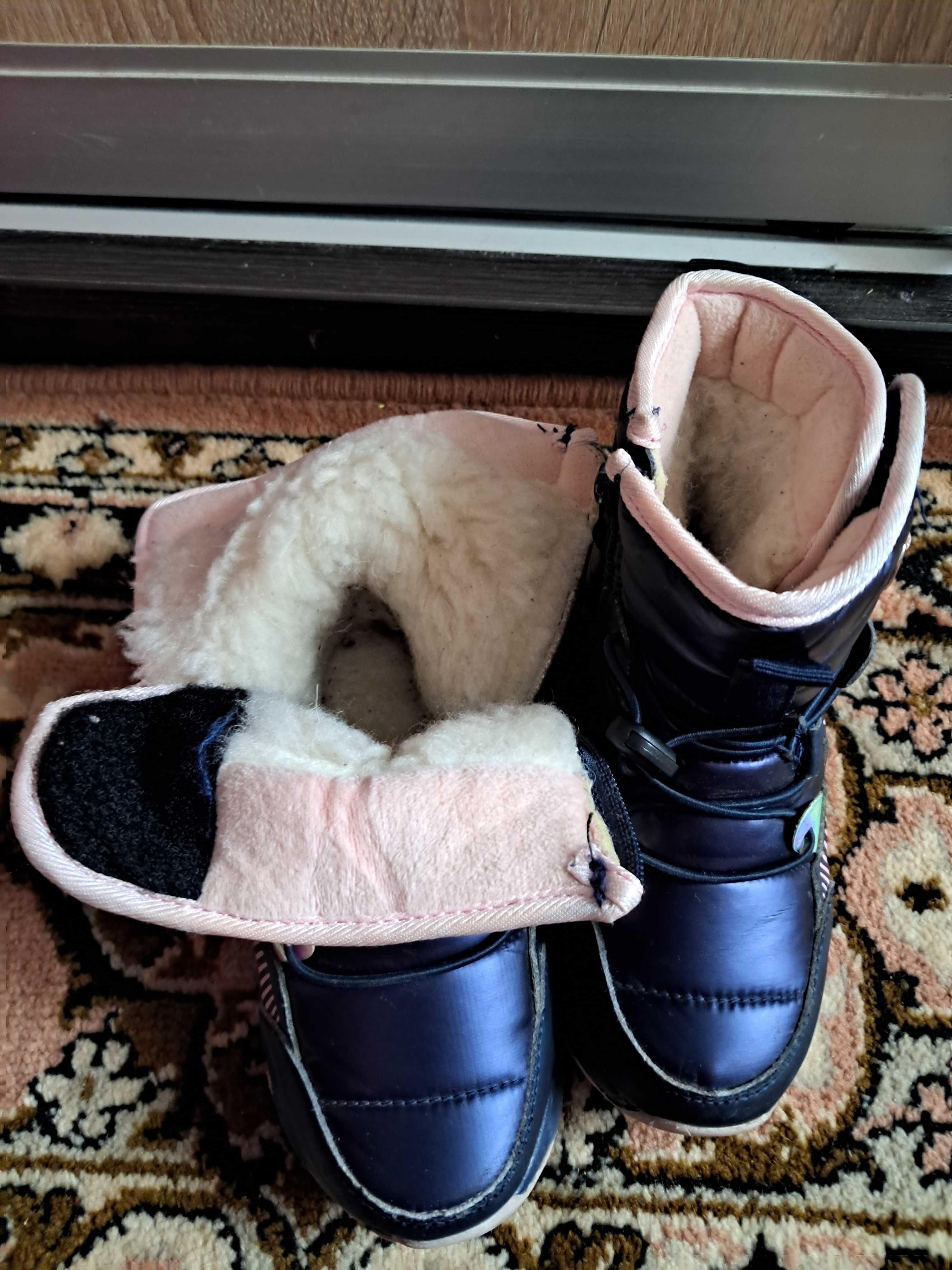 Зимові чоботи на дівчинку.