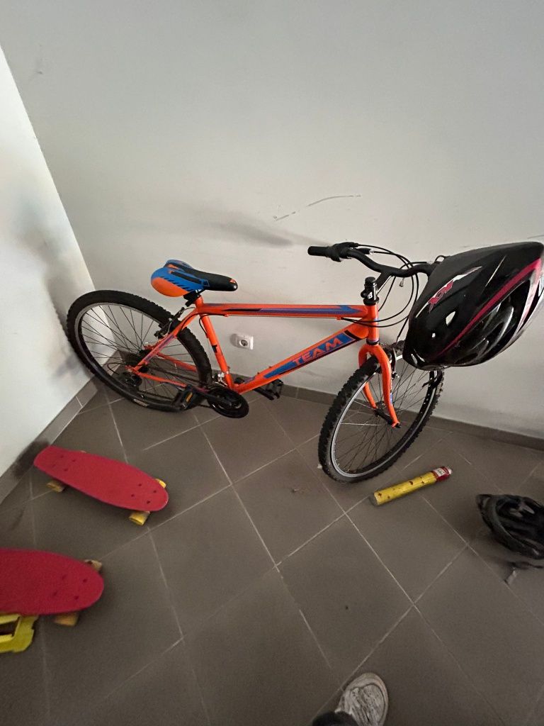 Bicicletas 1 adulto e 2 jovens
