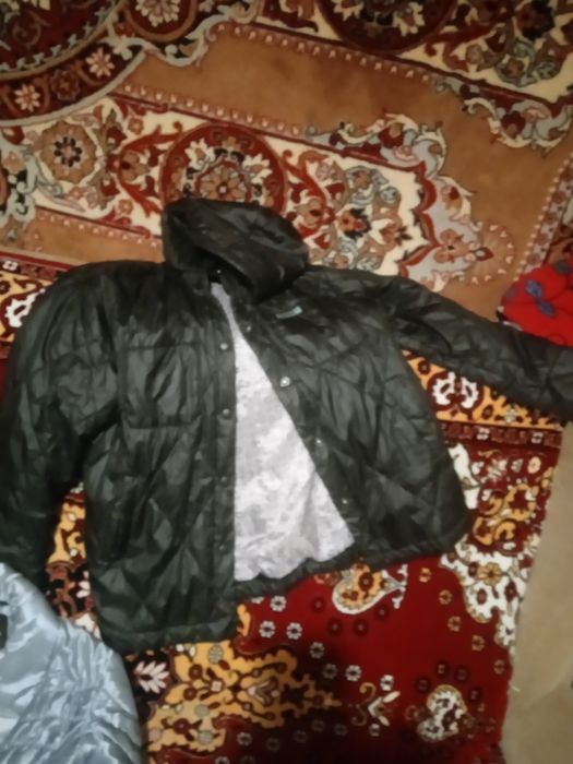 Куртки жіночі в чудовому стані
