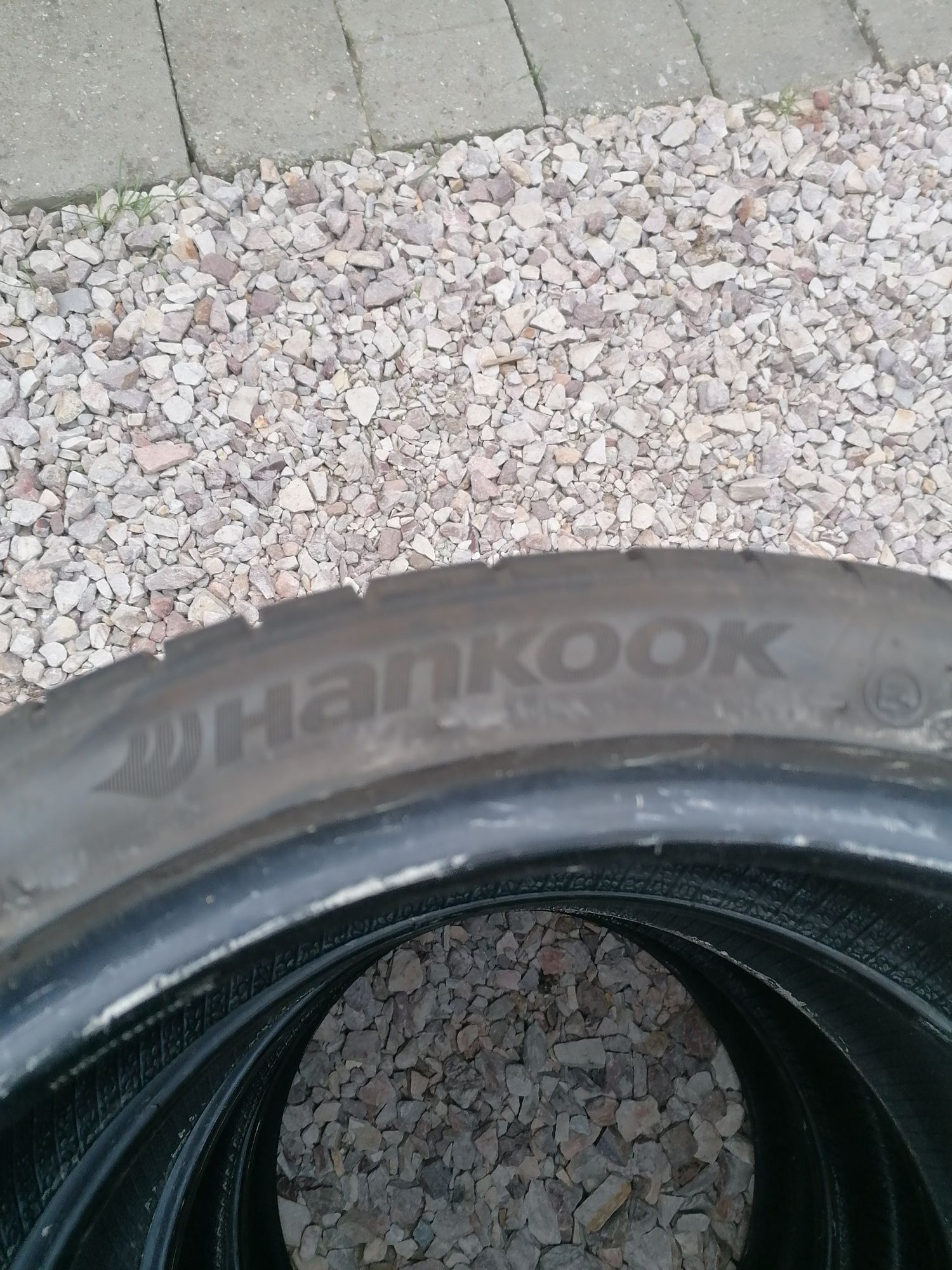 215/40/18 Hankook