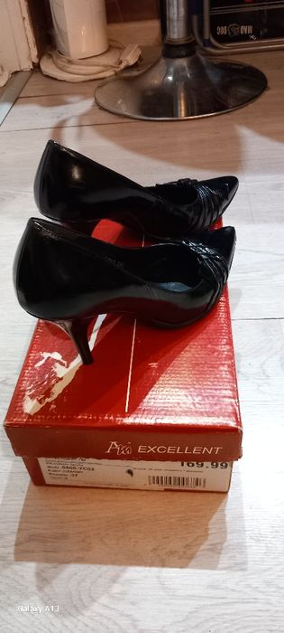 Oryginalne szpilki .Czarne