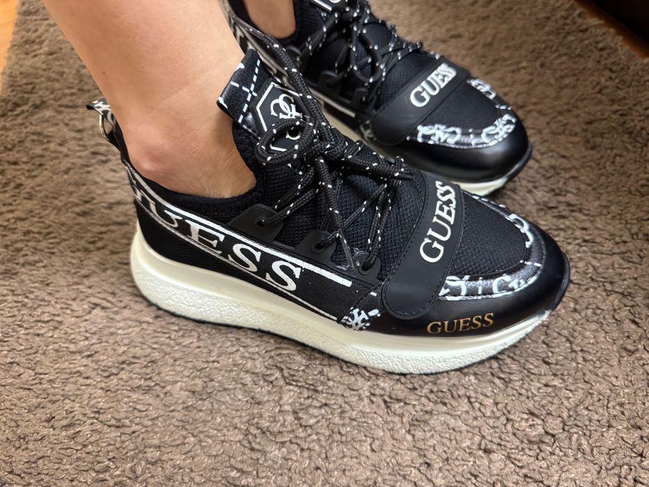 Кросівки Guess Гесс