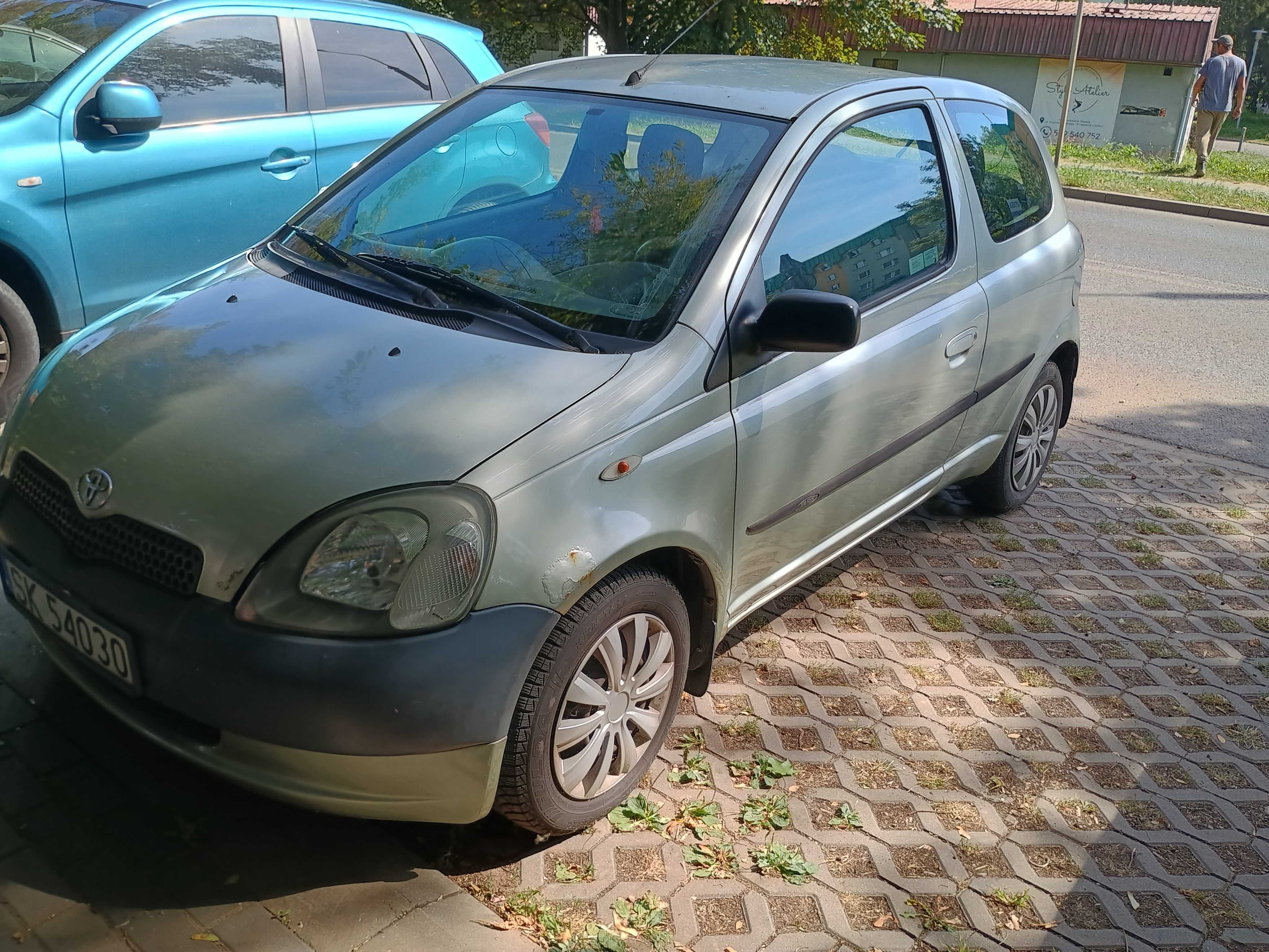 Toyota yaris 2002 jeździ skręca hamuje OC PT do 2026