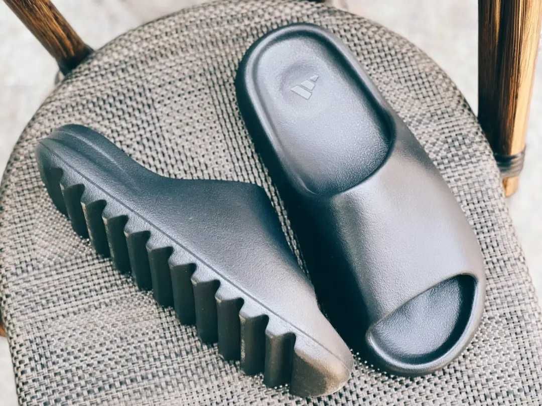Projekt komety !Adidas Yeezy Slide Onyx R.  43