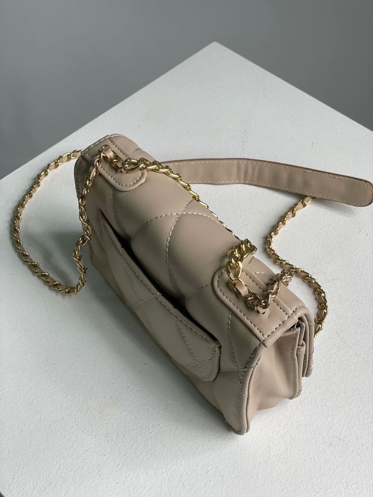 Жіноча сумочка Chanel Medium Bag Beige