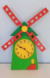 Drewniany zegar ścienny dla dziecka - wiatrak/Handmade