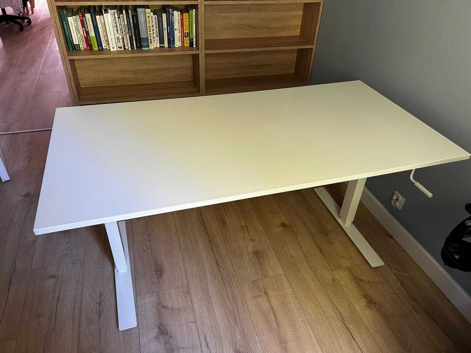 Szerokie biurko (160 x 80) z regulacją wysokości Ikea Trotten – białe