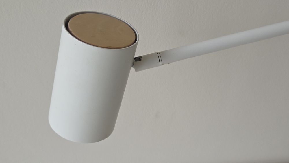 Lampa biurkowa IKEA Riggad Led z ładowarką Indukcyjną