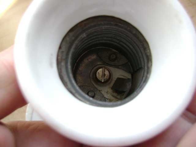 Starocie z PRL Oświetlenie  Zestaw 2 porcelanowe elementy z elektryki