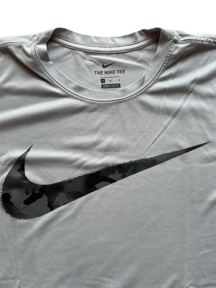 Camisola manga curta Nike Tee cinzenta