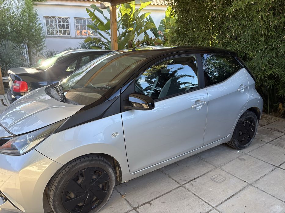 Toyota aygo com 5 lugares