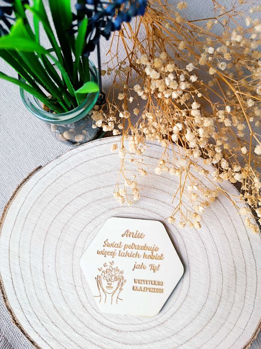 DZIEŃ KOBIET Magnes drewniany z imieniem