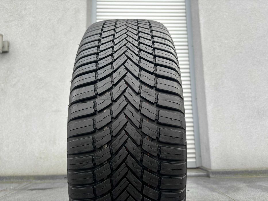 x1 całoroczn 205/60R16 Bridgestone WeatherControl A005 7mm 2023r P403S