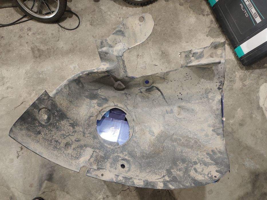 Продам подкрылок передний, пластик салона Рено Меган