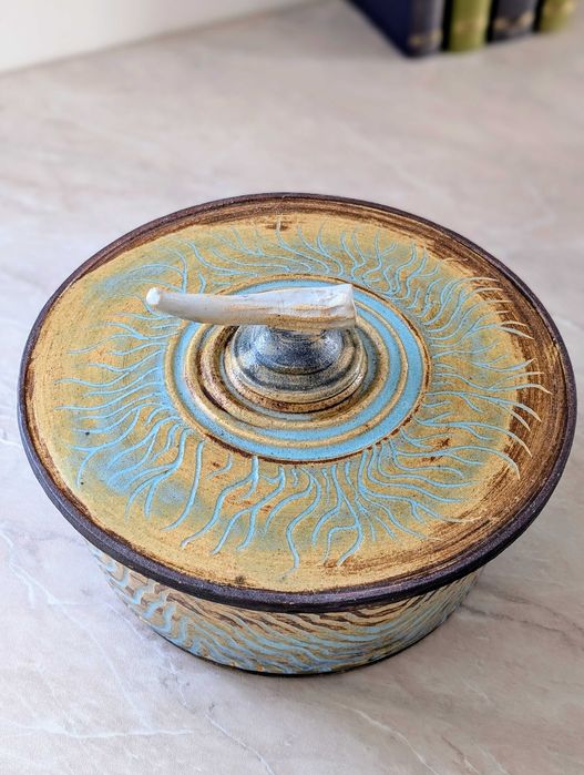 Duże ceramiczne naczynie z pokrywką West Virginia