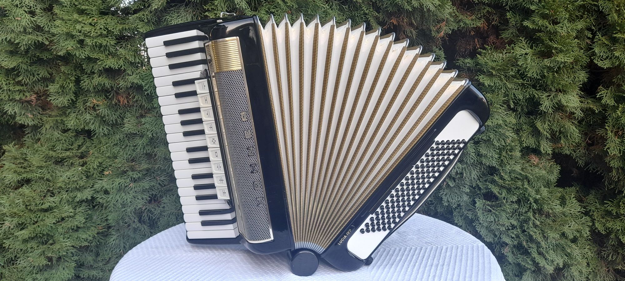 Akordeon Hohner Lucia 4P 96 basów 4 chóry
