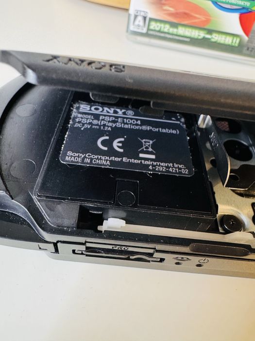 Konsola Sony PSP E1004 16GB + gra + ładowarka