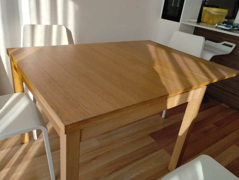 Mesa de refeições extensível