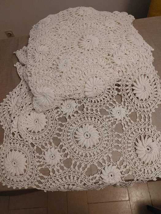 Colcha em renda feita à mão