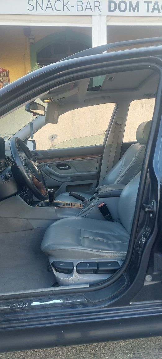Vendo bmw 530d caixa manual. 
375565 km .
Revisões todas em dia turbo