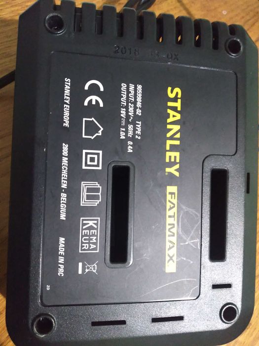зарядне stanley fatmax