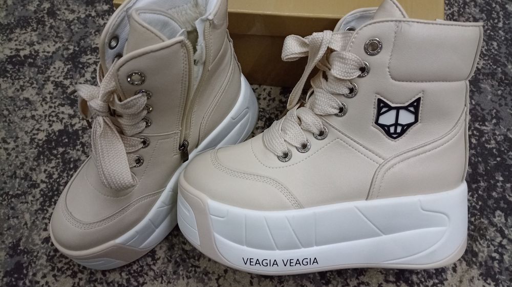 Продам зимние ботинки