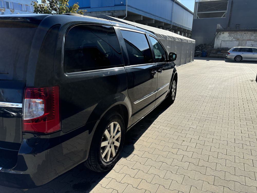 Chrysler Town & Country Grand Voyager 7 os.
