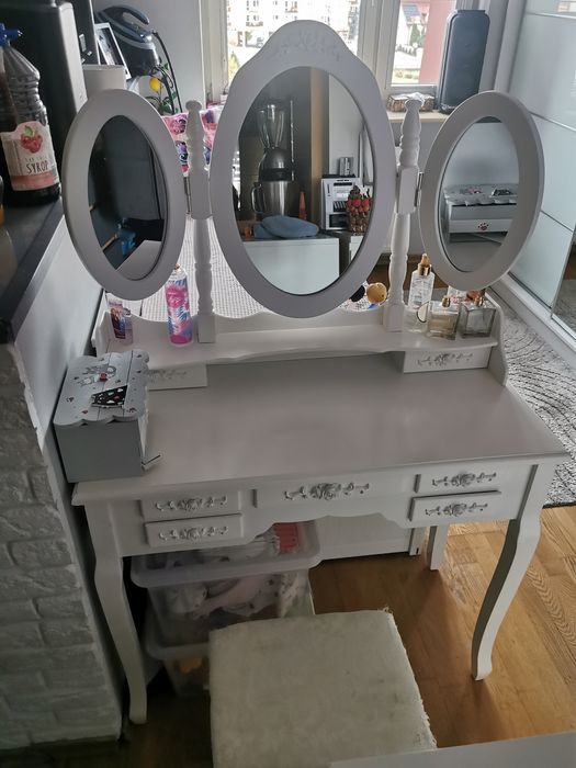 Toaletka lustra biała