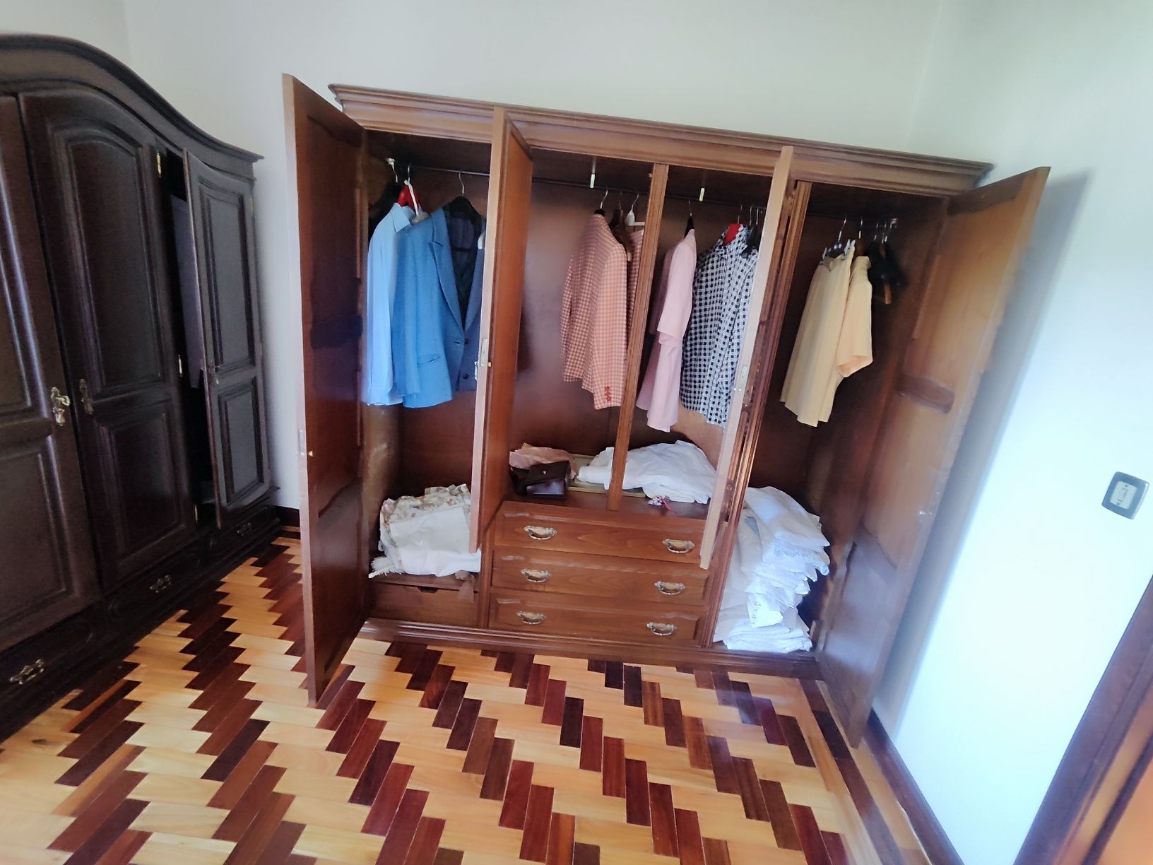Guarda Roupa madeira