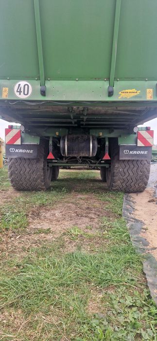 Przyczepa samozbierająca Krone MX350 GD