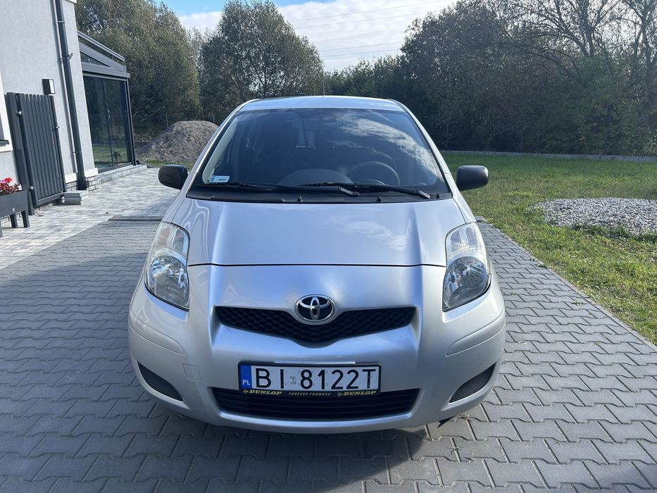 Toyota Yaris srebrne