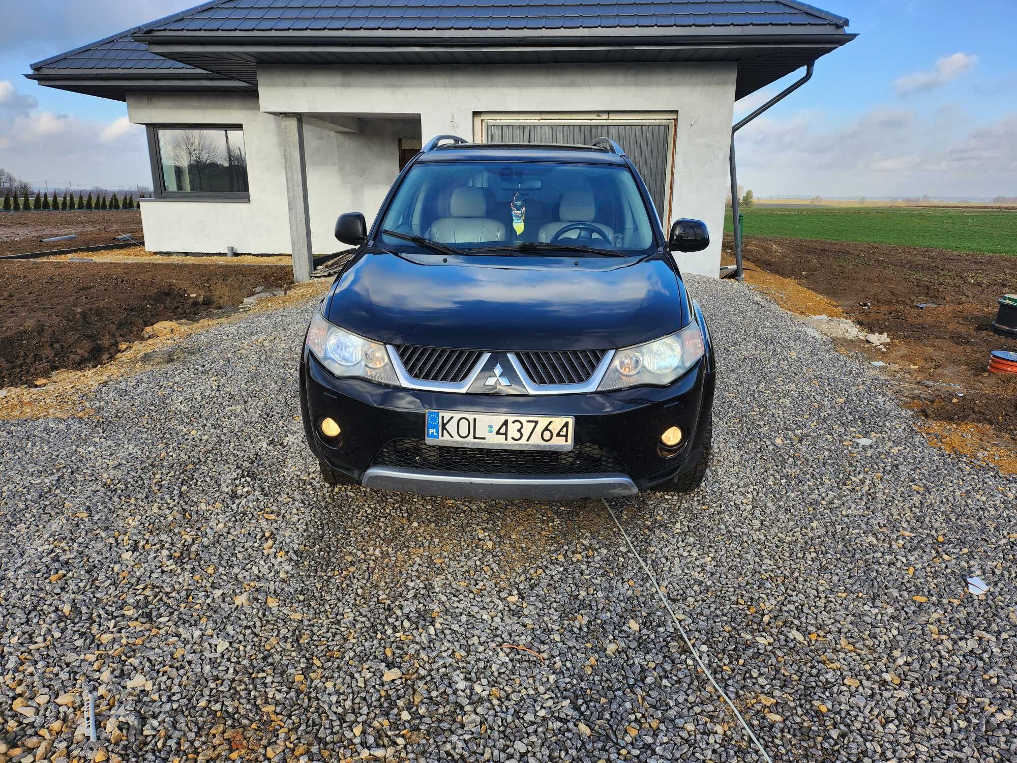 Outlander 2 4x4 skóra Xenon nawigacja 7 osob