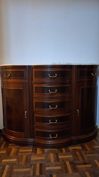 Móvel/aparador com tampo em mármore