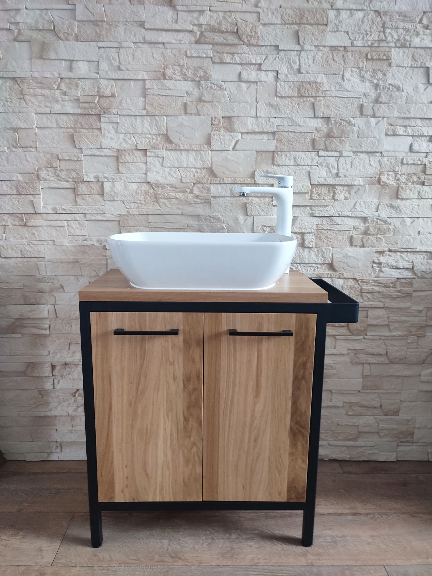 Szafka łazienkowa w stylu loft