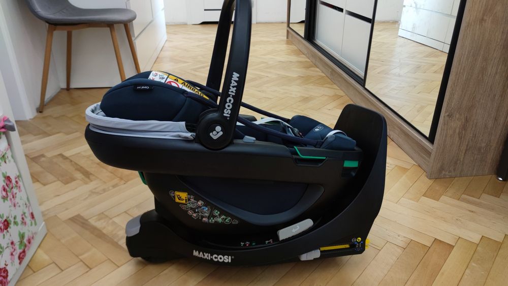 Maxi Cosi Coral 360 z bazą - stan idealny - 2 egzemplarze.