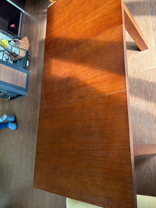 Drewniany stół do jadalni