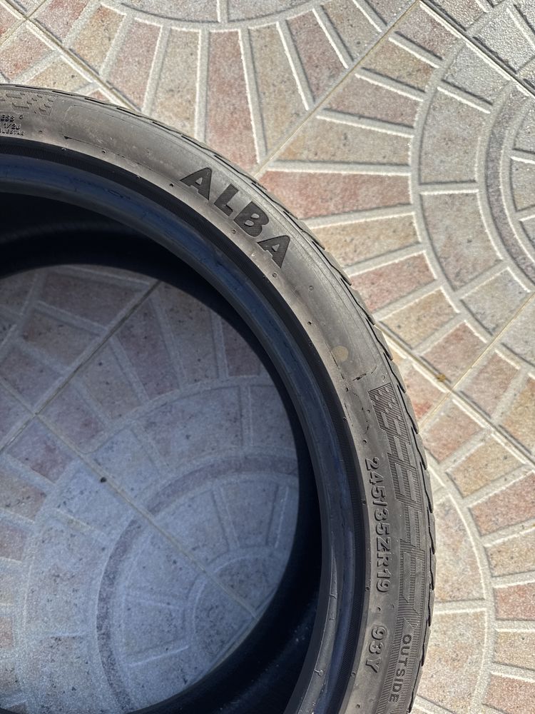 Vendo 2 pneus Alba 245/35ZR19
