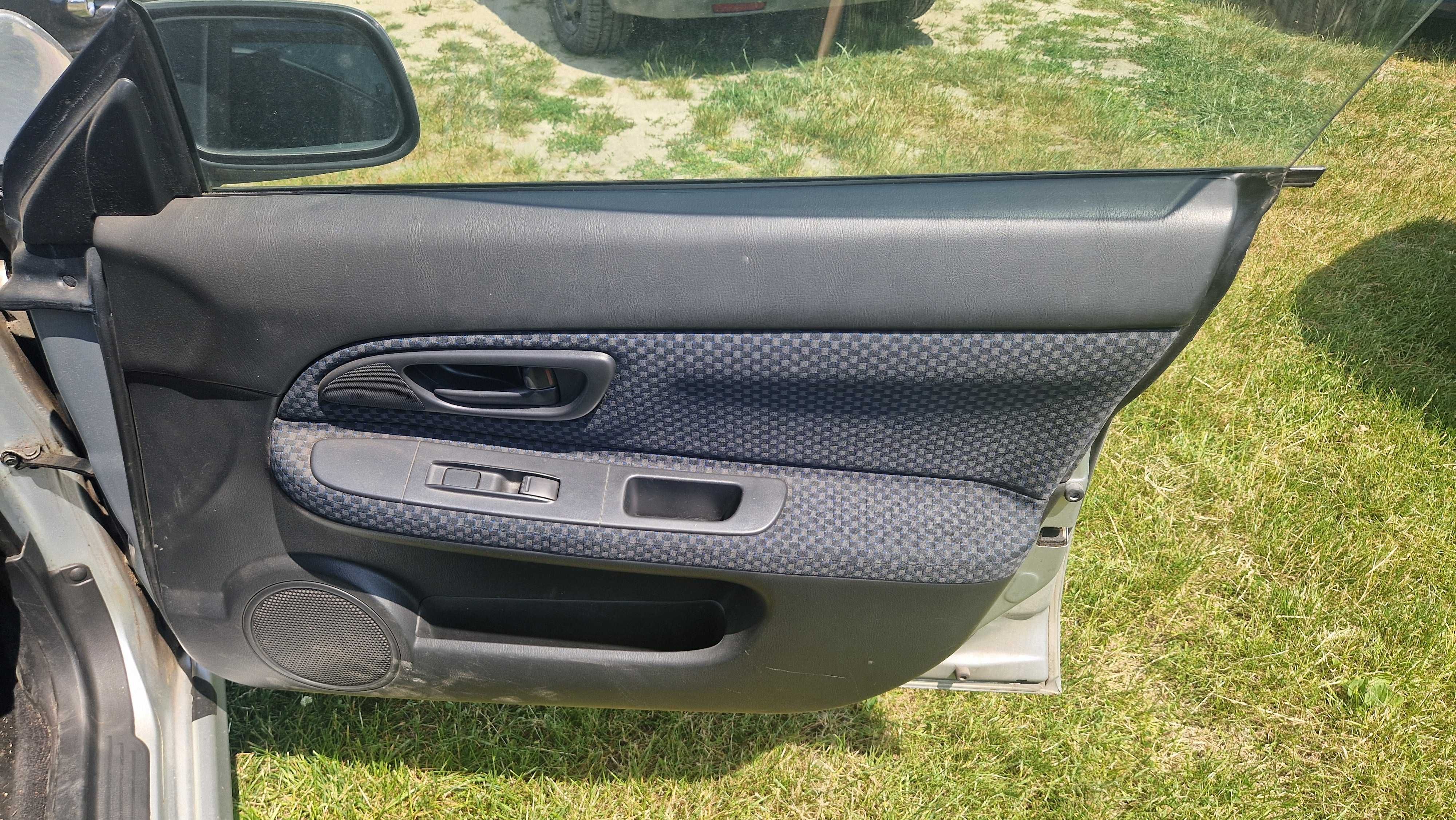 Subaru Impreza 1.5 benzyna kolor 01G - CZĘŚCI LUB CAŁOŚĆ