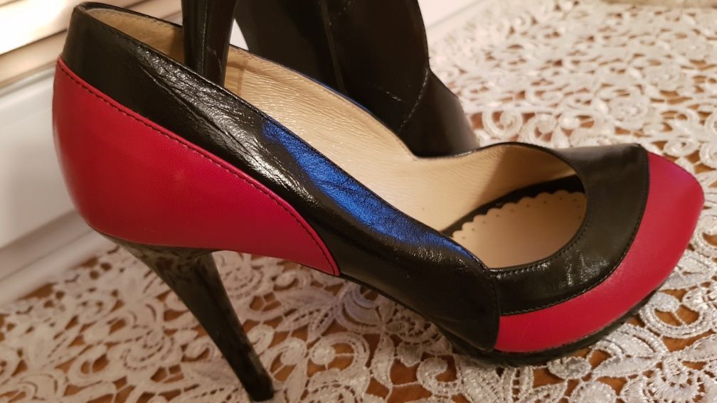 Buty ze skóry czerwono-czarne 38