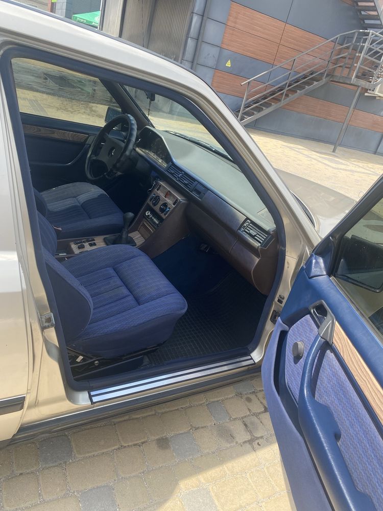 Mercedes benz w124 250d